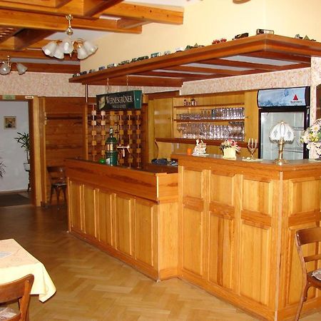 Hotel-Restaurant-Adler Райхенбах-им-Фогтланд Екстериор снимка